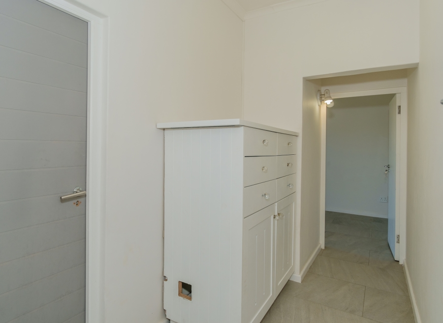 6 Bedroom Property for Sale in Meadowsteads Western Cape